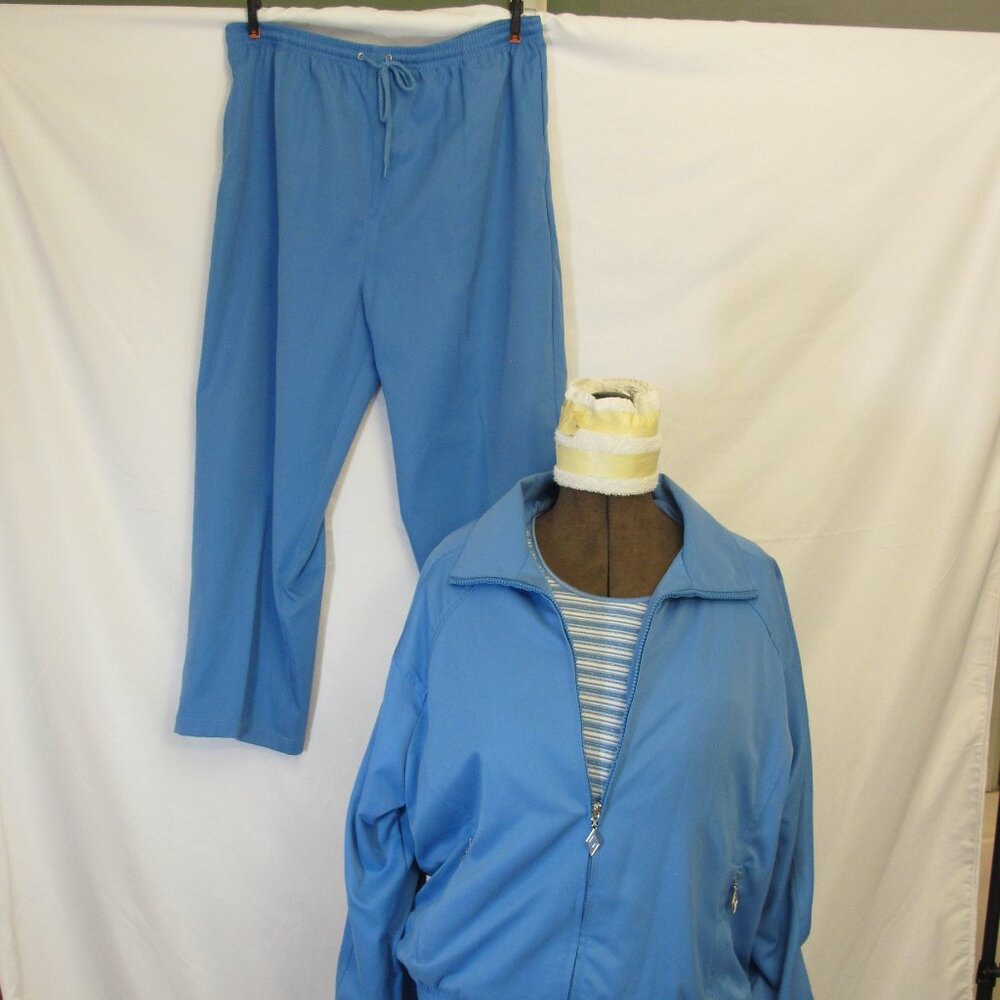 Draper’s and Damon’s blue 3-piece sweat suit  PXL